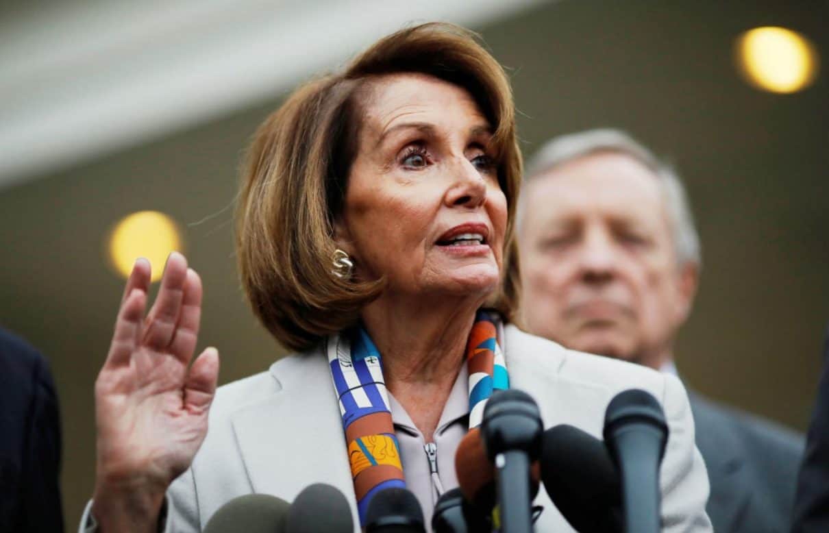 Nancy Pelosi zarobiła miliony dolarów na regulowanych przez siebie spółkach