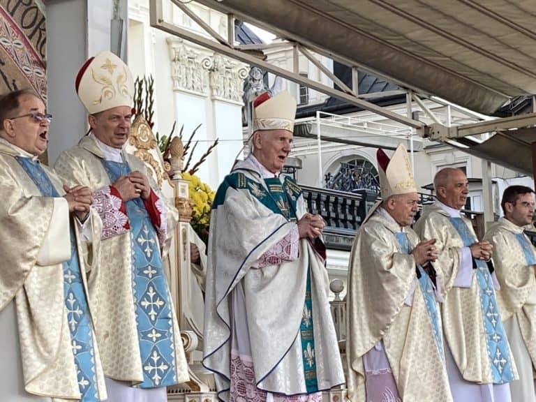 Biskup Dec: „Musimy się obronić przed przewrotną ideologią gender i błędnym ekologizmem”