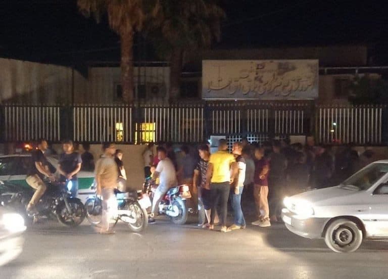 Iran pogrążony w ciemnościach. Ludzie protestują przeciwko przerwom w dostawach prądu