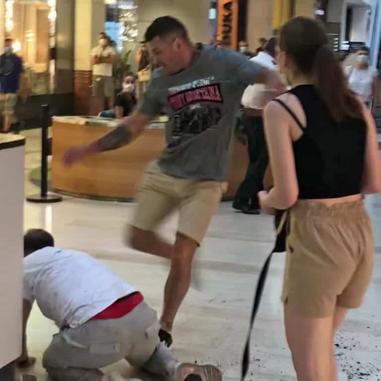 Policja poszukuje gruzińskiego nożownika, który szalał w centrum handlowym w Warszawie. Opublikowano film