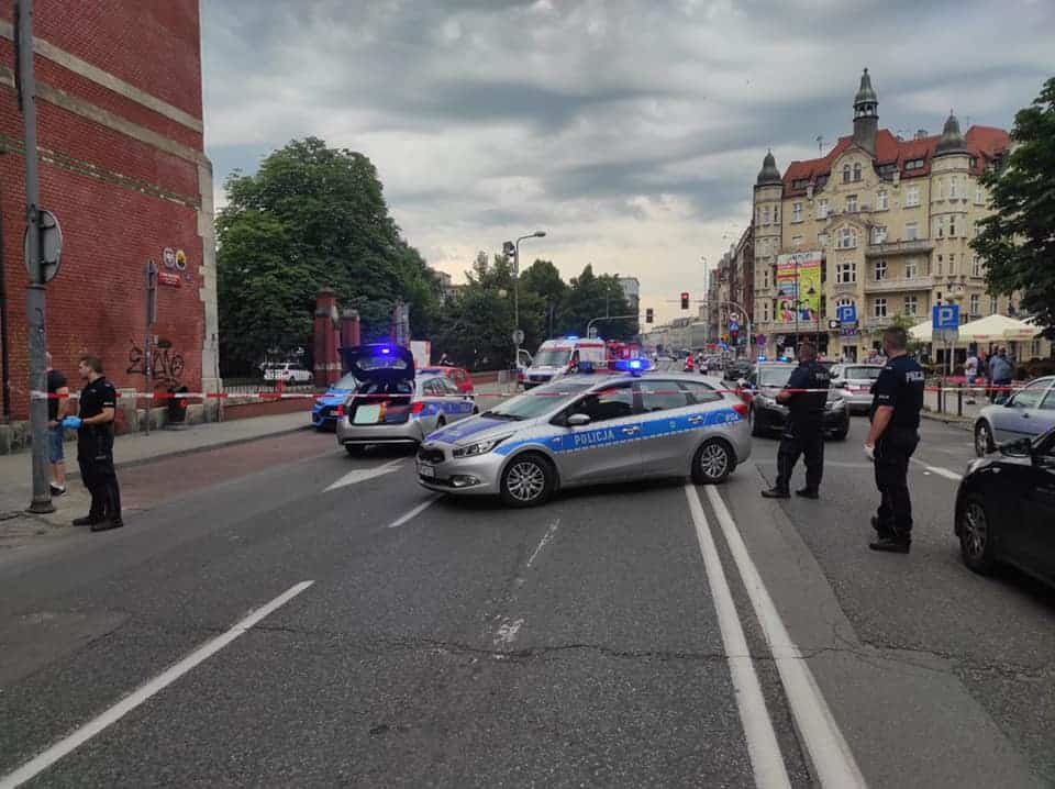 W Katowicach 19-latka zginęła pod kołami autobusu. Została wepchnięta?