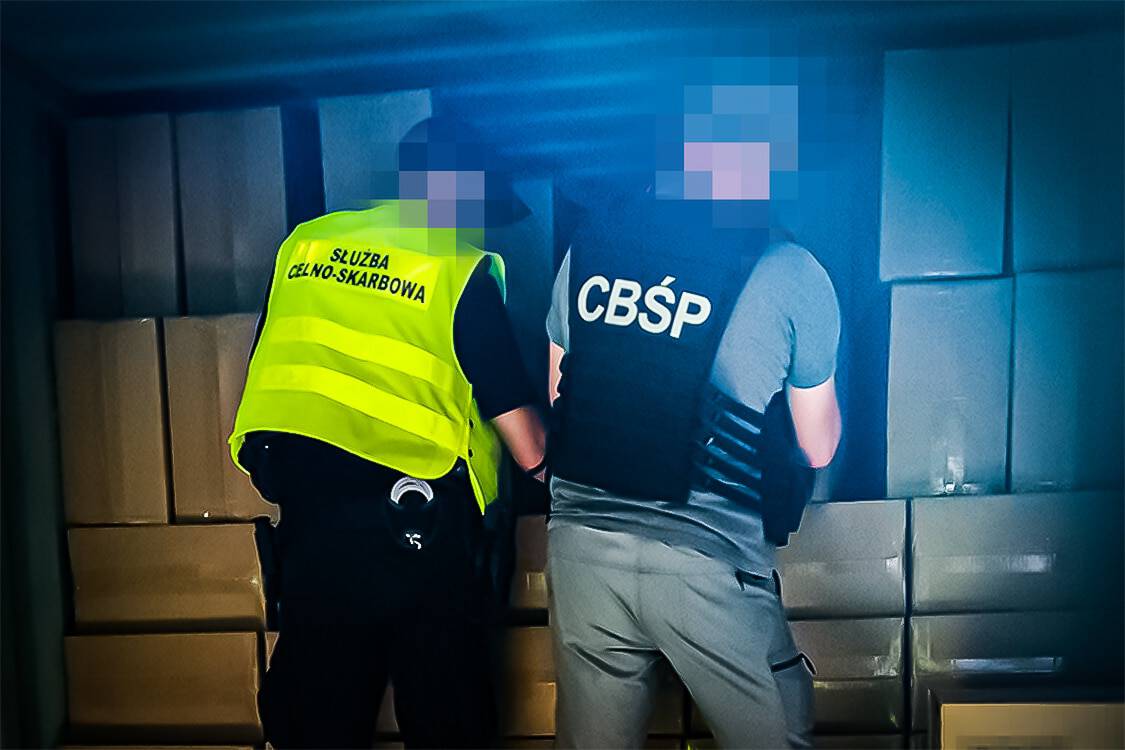 CBŚP i KAS przejęły 10 mln nielegalnych papierosów z Chin