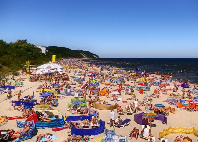 Imigrant zgwałcił 15-latkę na zatłoczonej plaży
