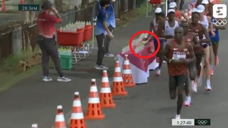 IO w Tokio, maraton: Zrzucił niemal wszystkie butelki z wodą, przez co rywale nie mogli się napić