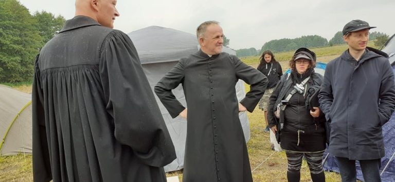Ks. Lemański też się chciał polansować przy granicy z Białorusią