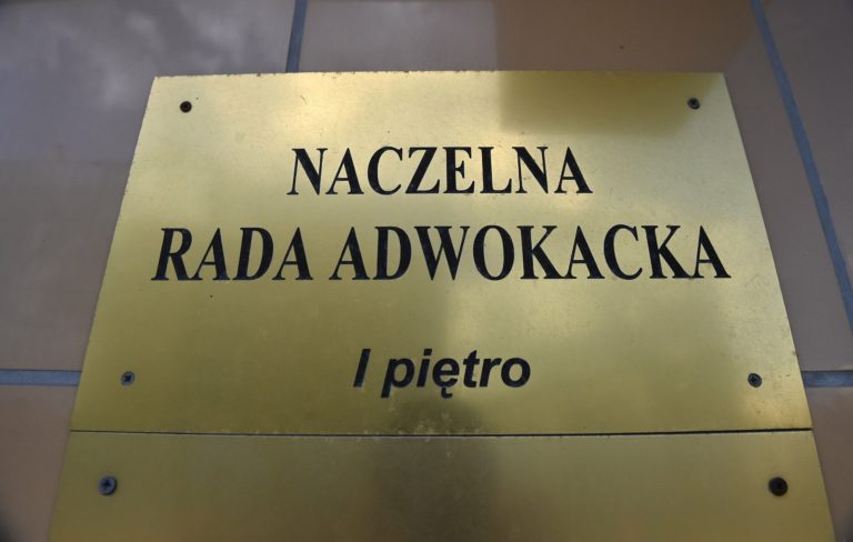 Adwokatem nawołującym do przestępstwa zajmie się Naczelna Rada Adwokacka