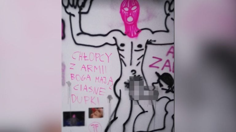 „Raz ch***m, raz młotem heterohołotę”. Szokująca wystawa w Białymstoku [Uwaga! wulgarne treści]