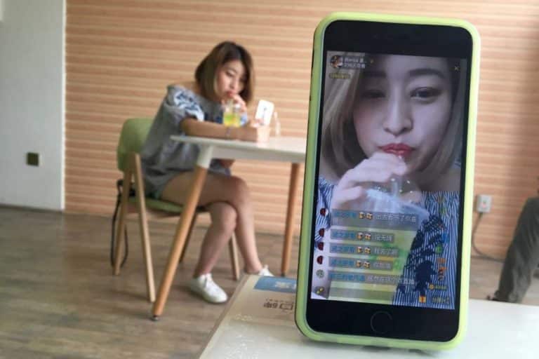 W Chinach zakazano streamowania dzieciom poniżej 16 roku życia