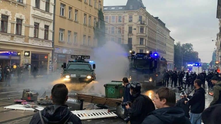 Zamieszki w Lipsku, zaatakowano komendę policji