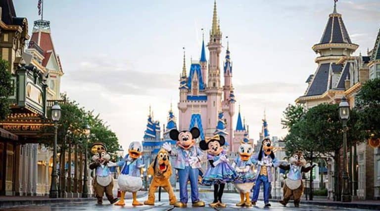 Pracownicy Disney World sprzeciwiają się przymusowym szczepieniom