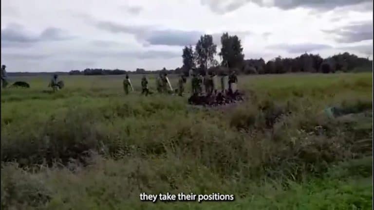 Tak białoruscy siłownicy wypychają migrantów przez granicę /film/