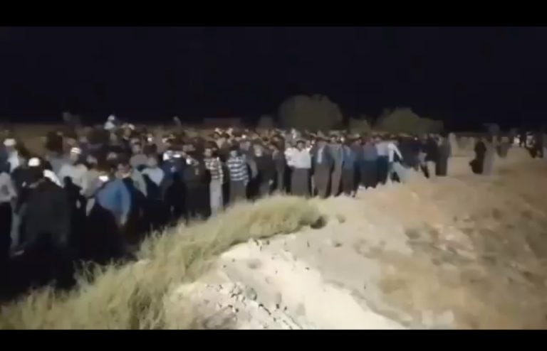 Iran: Służby chciały pochować go w tajemnicy, ale mieszkańcy do tego nie dopuścili