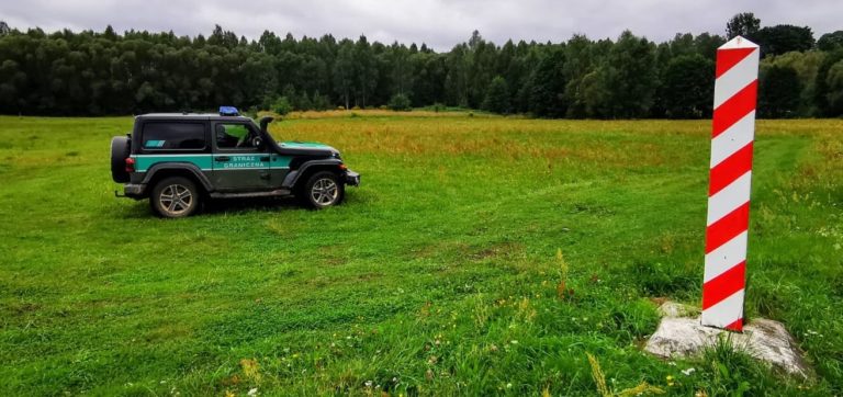 Strażnicy graniczni udaremnili wczoraj 93 próby przekroczenia granicy, zatrzymano 17 migrantów