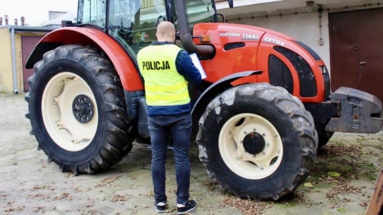 Na Dolnym Śląsku maszyna rolnicza wciągnęła 15-latka