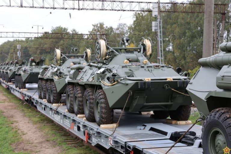 Białoruska armia otrzymała pierwszą partię nowych transporterów BTR-82A
