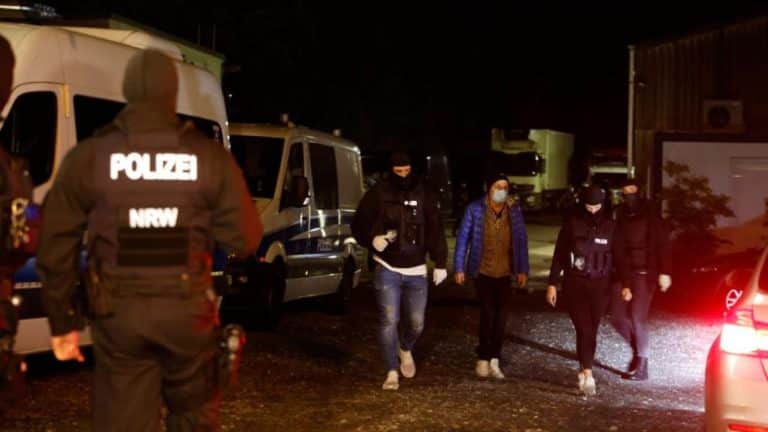 Niemcy: Wielka akcja policyjna przeciw syryjskiej mafii – 1400 funkcjonariuszy, 81 nieruchomości w 45 miastach