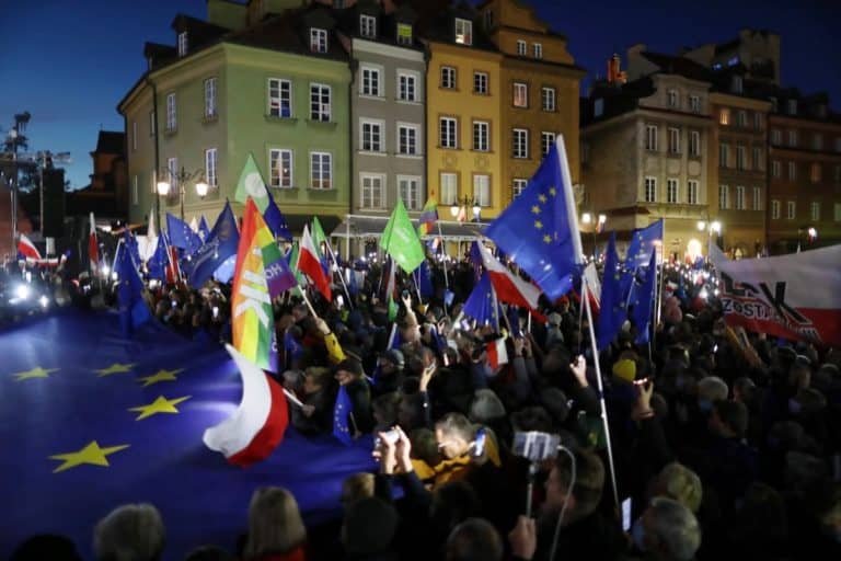Atak na policjanta podczas Marszu Podległości Donalda Tuska