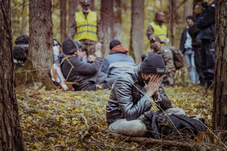 Śledczy ujawniają szczegóły zorganizowanego procederu migracyjnego