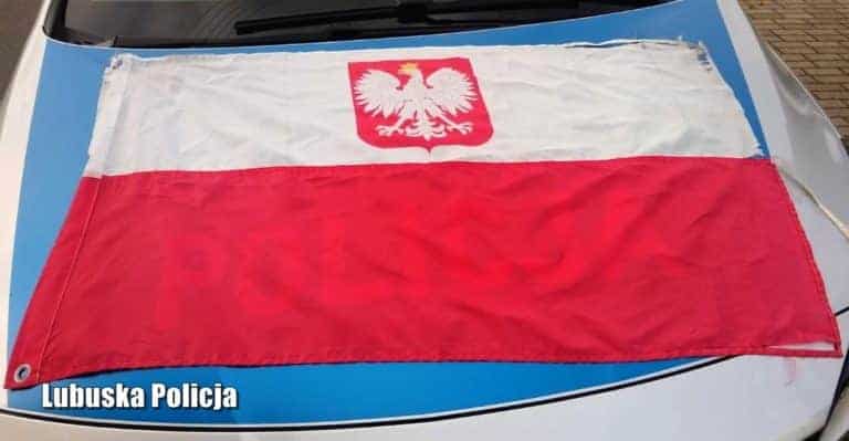 Znieważył oraz uszkodził polskie flagi. Szybko został namierzony przez policję
