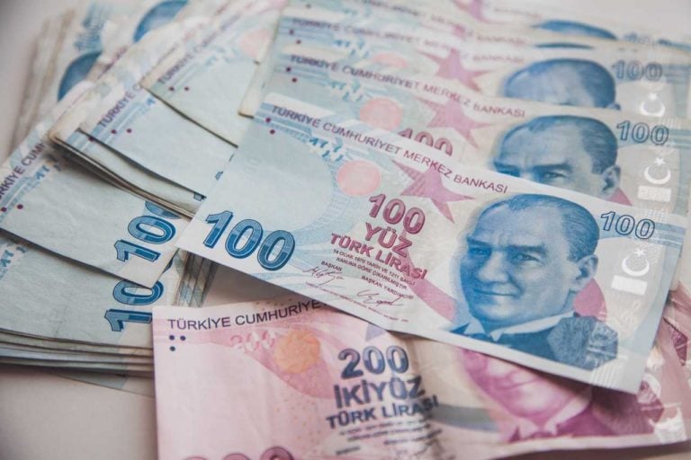 Turecka waluta diametralnie słabnie. Będzie wojna?
