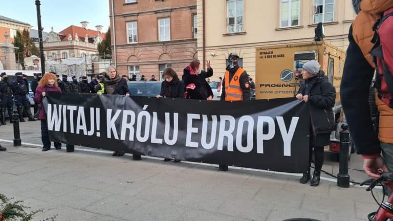 Zwolennicy i przeciwnicy niepodległości Polski dziś w Warszawie