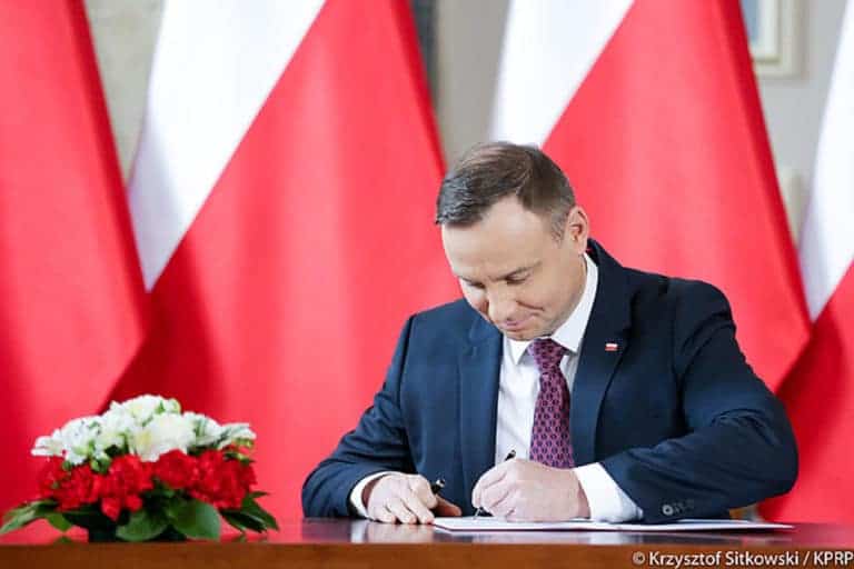 Prezydent podpisał ustawę o badaniu rosyjskich wpływów i skierował ją do TK