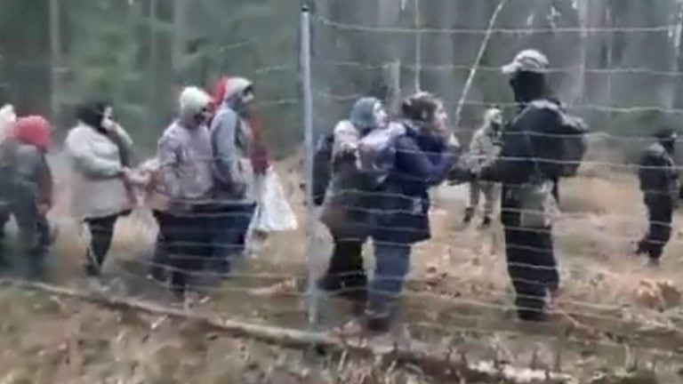 Według migrantów Białoruś zachowuje się tak jak Państwo Islamskie