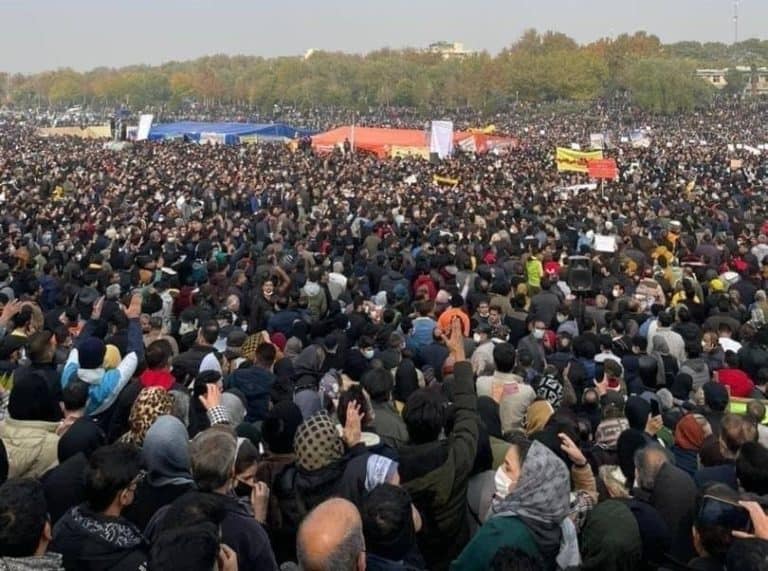 Iran: Kolejny dzień masowych protestów rolników w Isfahanie