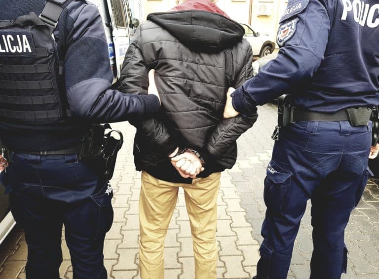 Policjanci z Podlasia zatrzymali kolejne sześć osób pomagających przy nielegalnym przekraczaniu granicy