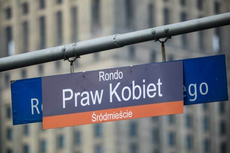 Premier Mateusz Morawiecki apeluje do władz Warszawy o „opamiętanie” się w sprawie zmiany nazwy Ronda Dmowskiego