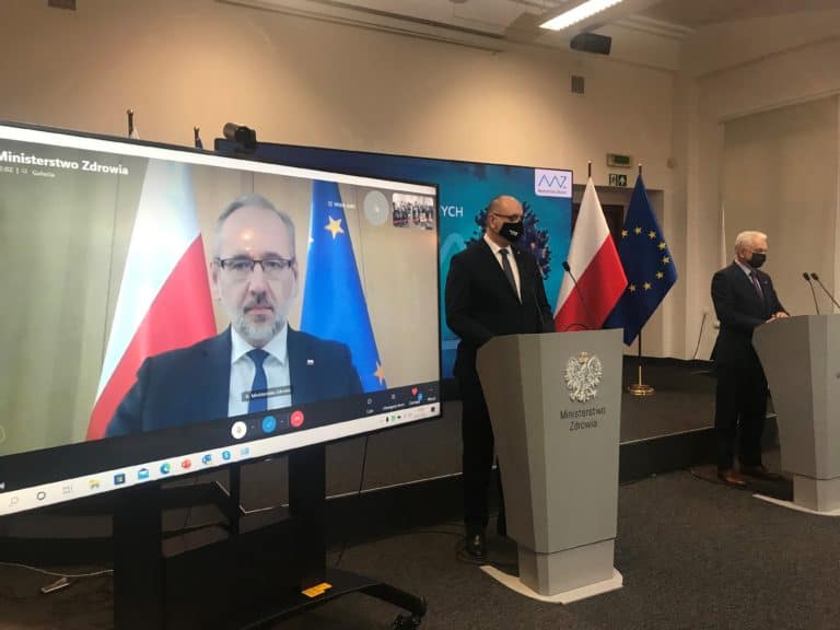 Będą obowiązkowe szczepienia dla niektórych grup zawodowych i nowe obostrzenia