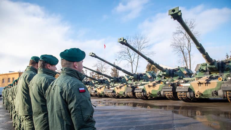 Huta Stalowa Wola kończy rok 2021 dostawami samobieżnych haubic KRAB