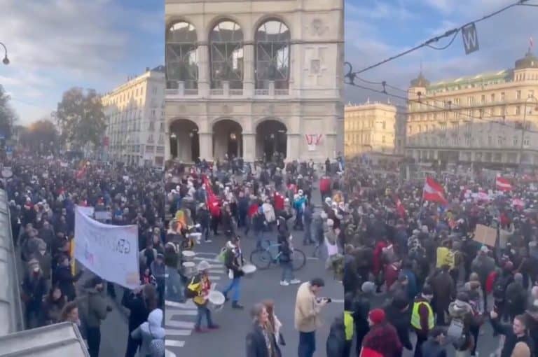 Ogromny protest w Wiedniu przeciwko obowiązkowym szczepieniom