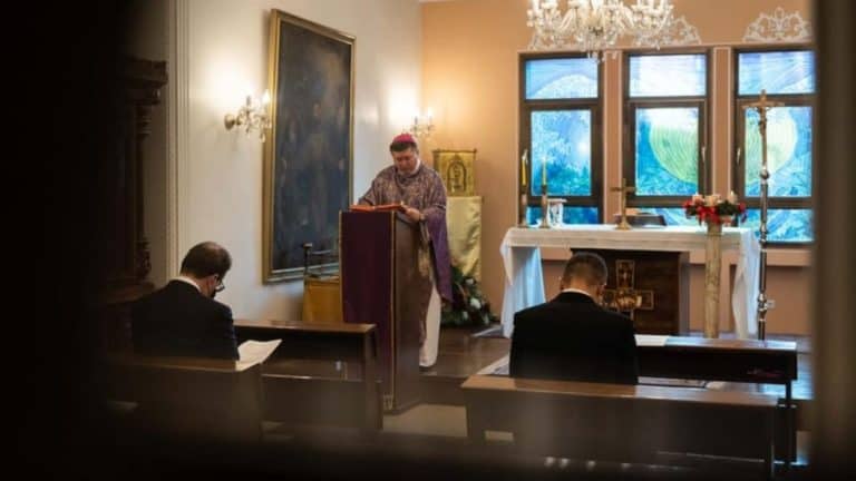 Szef węgierskiej dyplomacji: „W Teheranie też zaczynamy od mszy”