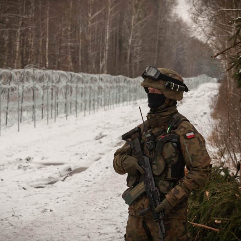 Ministerstwo Obrony Narodowej opublikowało zdjęcia notatek, które mieli przy sobie migranci