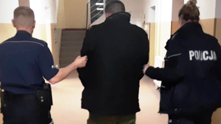 Przed laty zamordował babcię, teraz matkę. „Głosy demonów kazały mu wymordować rodzinę”
