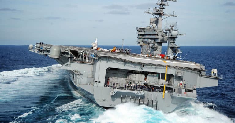 Moment uderzenia F-35C w lotniskowiec „Carl Vinson” /film/