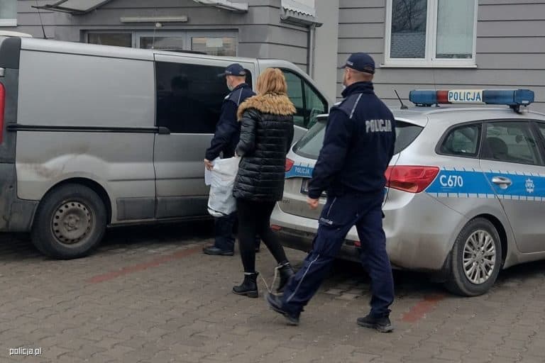 Za czynną napaść na policjantów trafili do aresztu – grozi im długoletnie więzienie