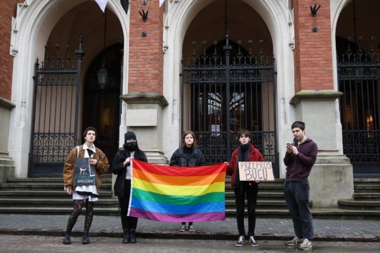 Fanatyczni wyznawcy ideologii LGBT próbują zaszczuwać pracowników UJ