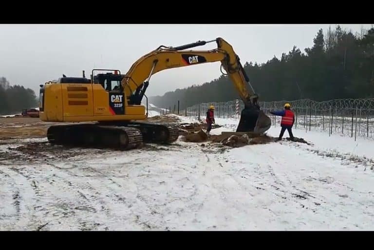 Na placu budowy pojawił się ciężki sprzęt. Ruszyła budowa zapory na granicy z Białorusią