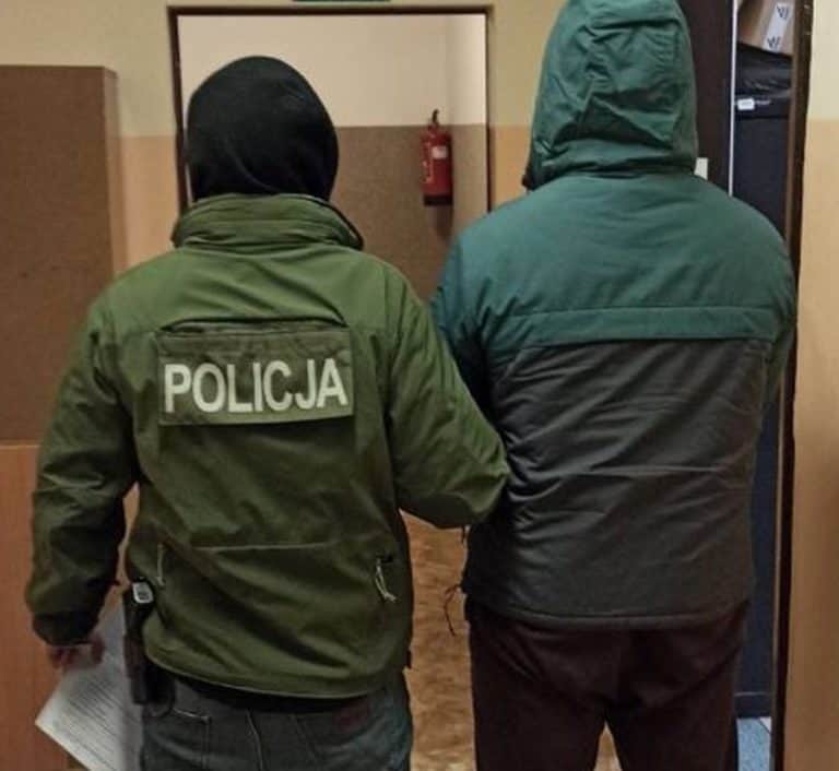 Policjanci zatrzymali 24-latka, który namawiał do zabójstwa jednego z prezydentów miast