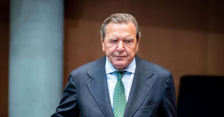 Pojawił się apel o odebranie Gerhardowi Schroederowi Orderu Orła Białego