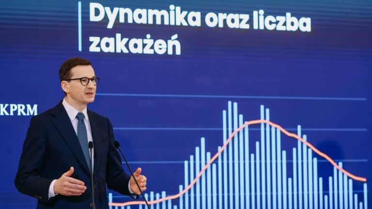 Premier Morawiecki: Znosimy większość obostrzeń