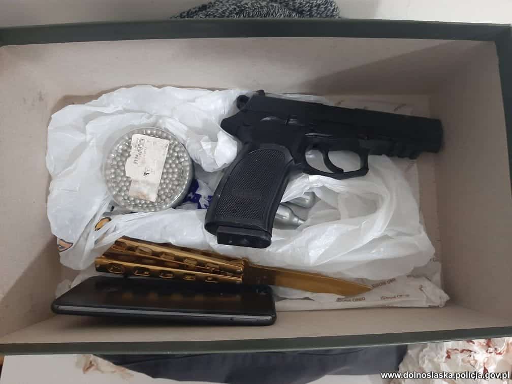 Postrzelił policjanta podczas interwencji. Został szybko obezwładniony i zatrzymany