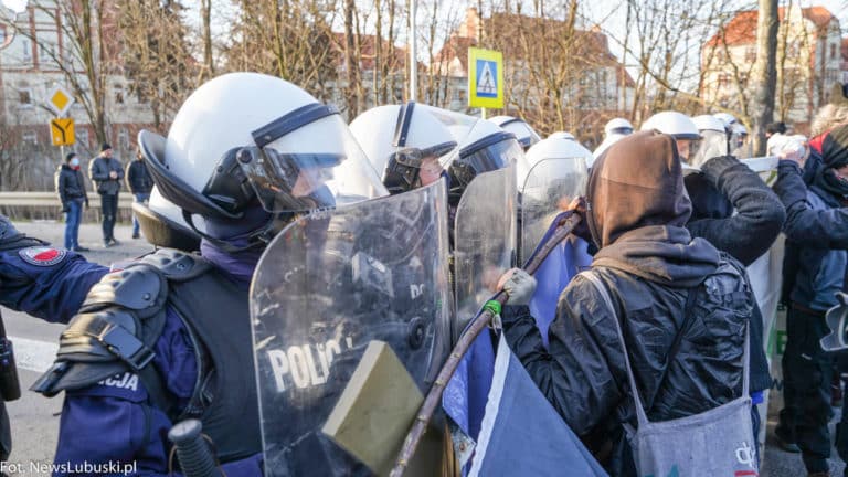 Lewacka hołota wywołała zamieszki w Krośnie Odrzańskim. Zatrzymano 11 osób