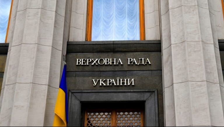 Rada Najwyższa wprowadziła na terytorium Ukrainy stan wyjątkowy