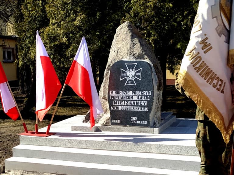 Pomnik Powstańców Śląskich w Dobrodzieniu przeszedł renowację