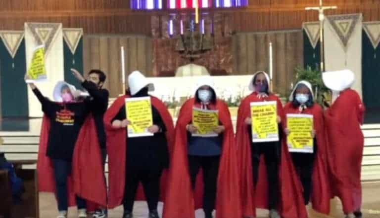 Agresywni aborcjoniści wtargnęli do katedry w San Francisco