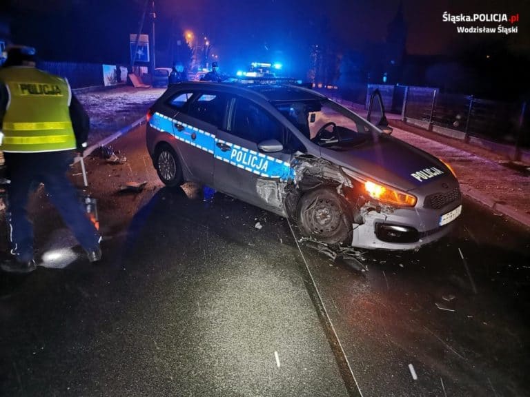 Uciekał przed policją, był poszukiwany i miał zakaz prowadzenia pojazdów