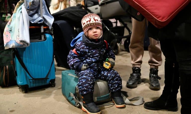 Według danych UNICEF dwie trzecie ukraińskich dzieci musiało opuścić swe domy z powodu ataku Rosjan